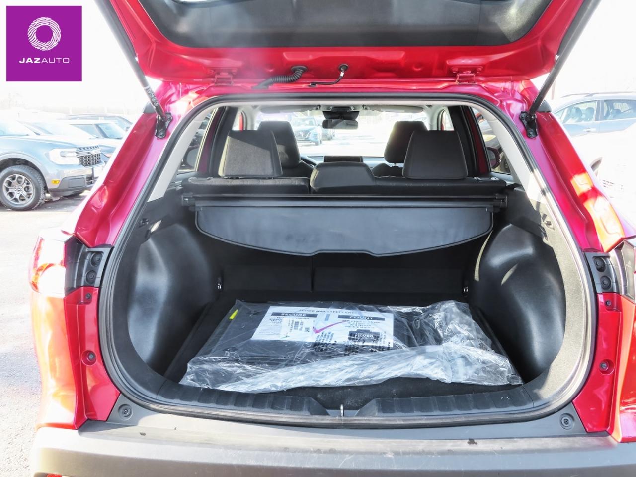 2024 Toyota Corolla Cross LE AWD Photo