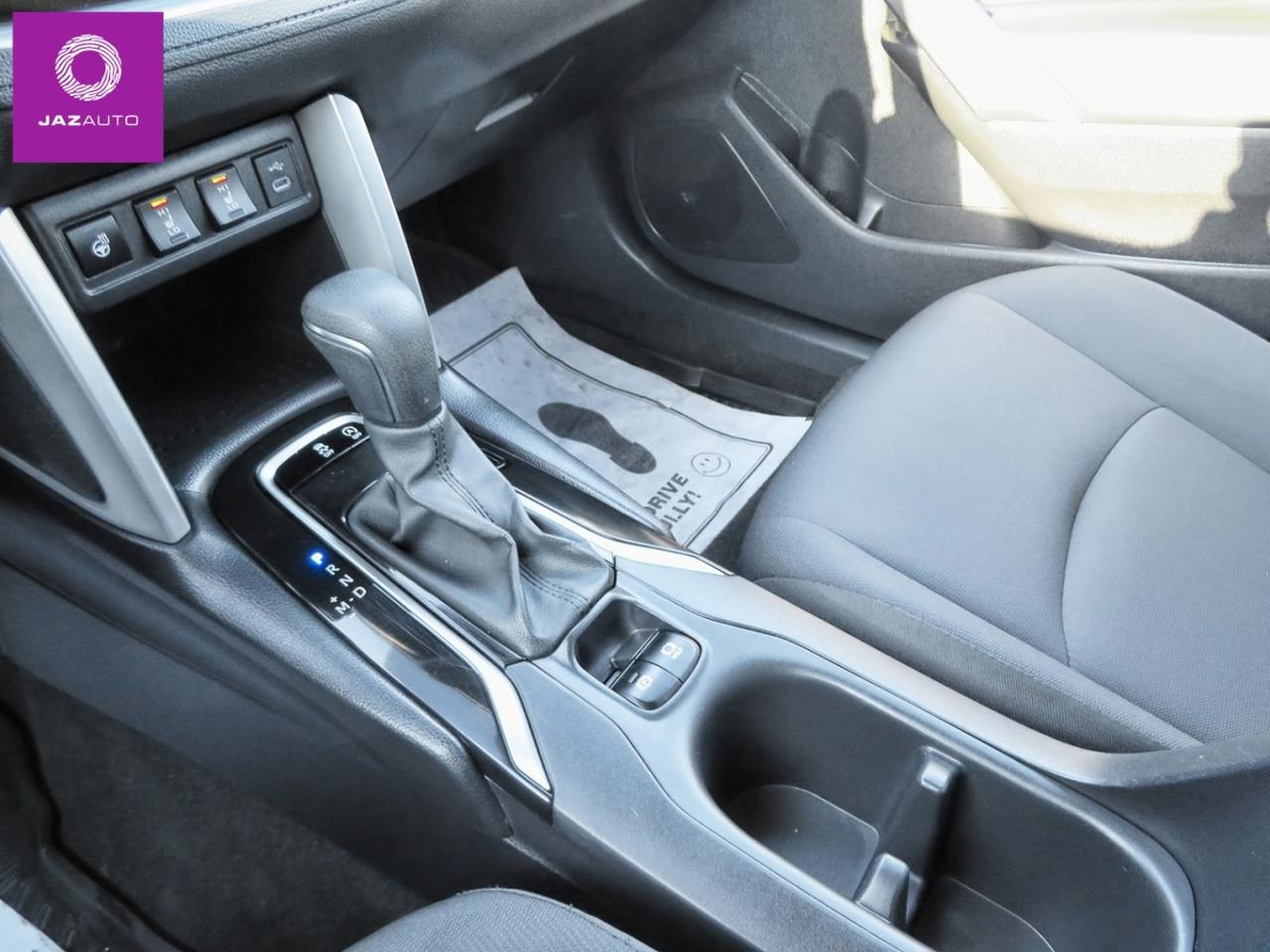 2024 Toyota Corolla Cross LE AWD Photo