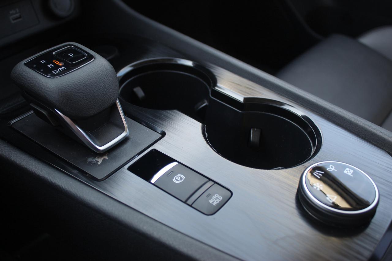 2023 Nissan Rogue SV MOONROOF Photo