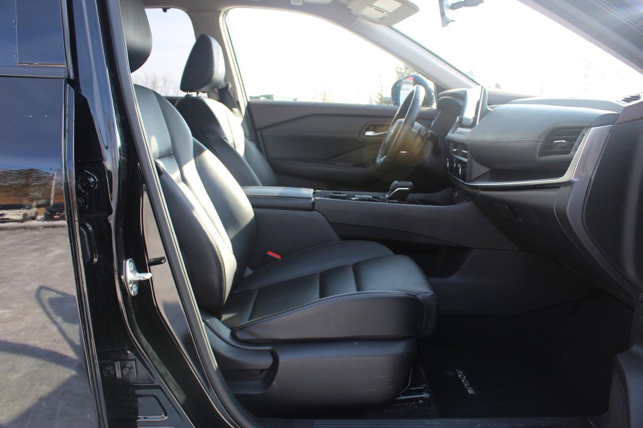 2023 Nissan Rogue SV MOONROOF Photo