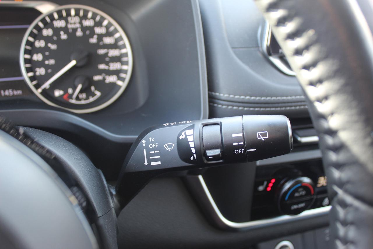 2023 Nissan Rogue SV MOONROOF Photo