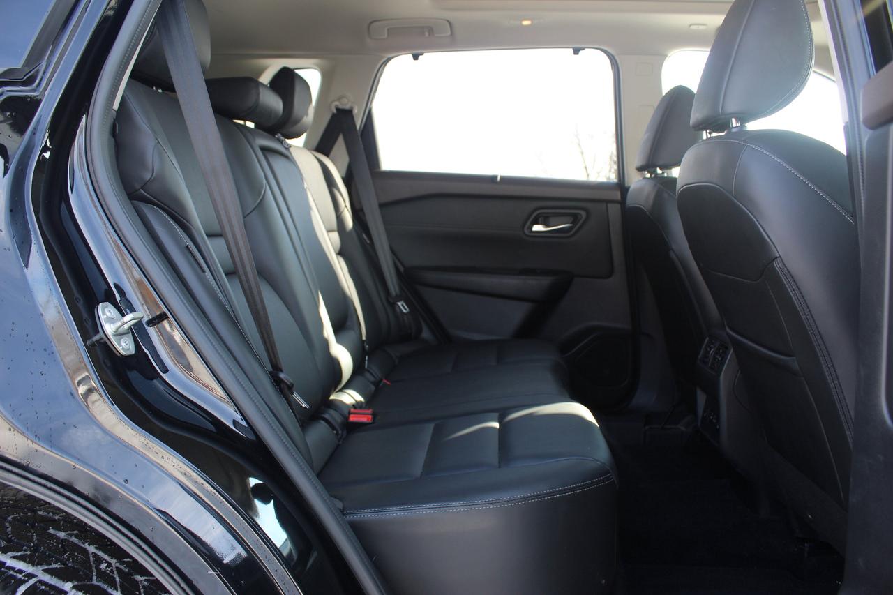 2023 Nissan Rogue SV MOONROOF Photo