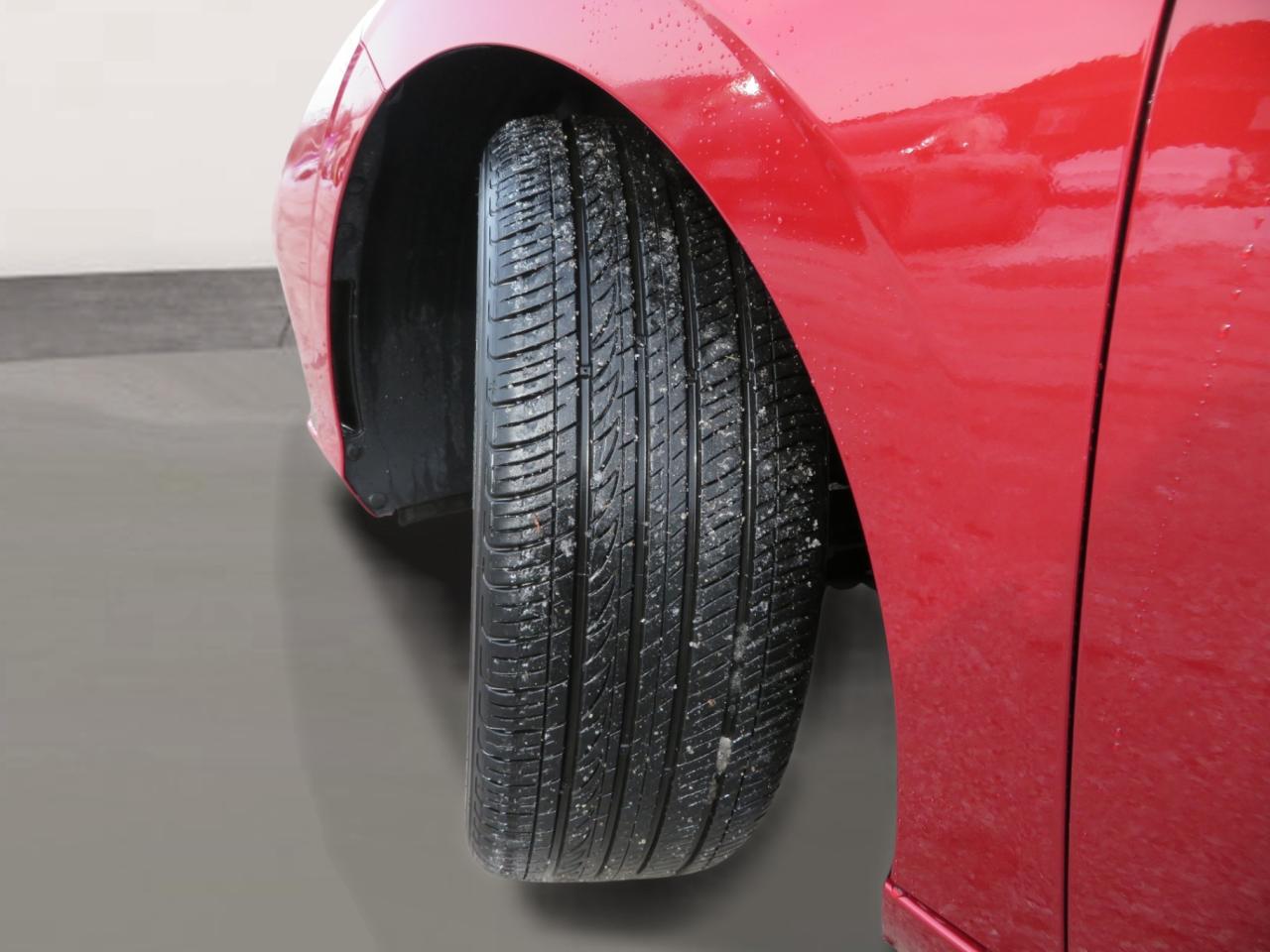 2024 Hyundai Elantra Luxury IVT Photo