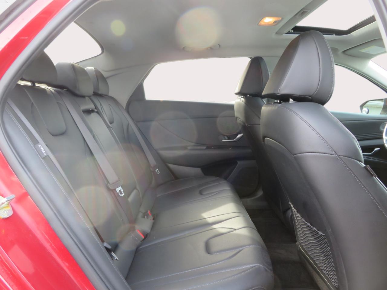 2024 Hyundai Elantra Luxury IVT Photo