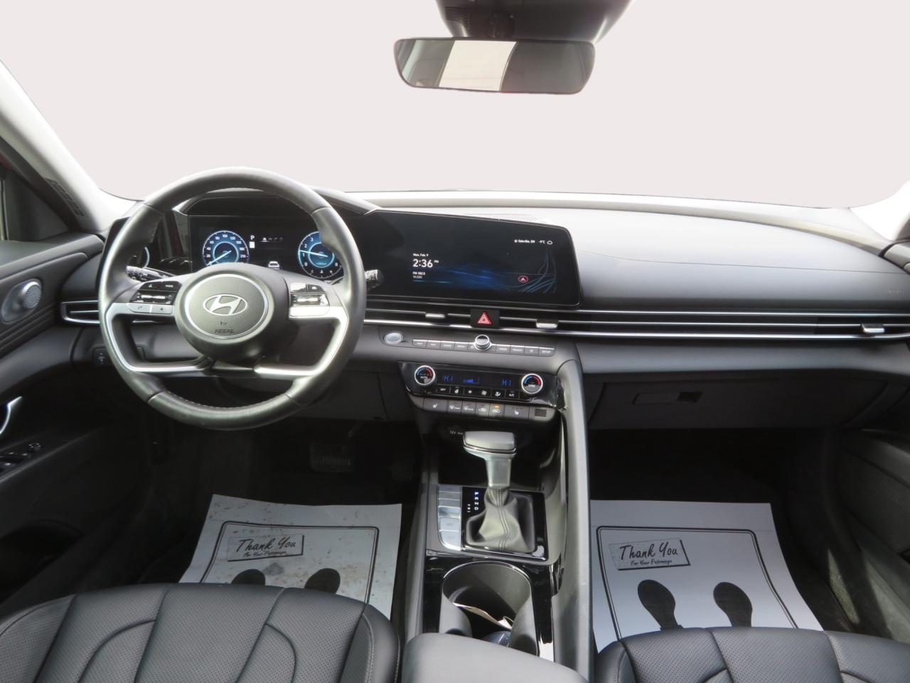 2024 Hyundai Elantra Luxury IVT Photo