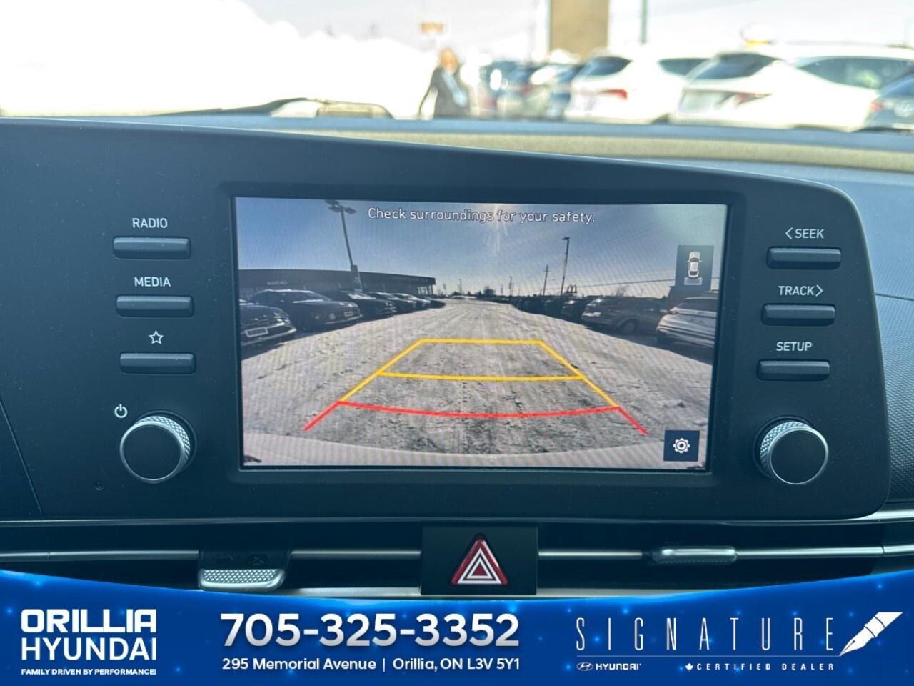 2023 Hyundai Elantra Preferred IVT Photo