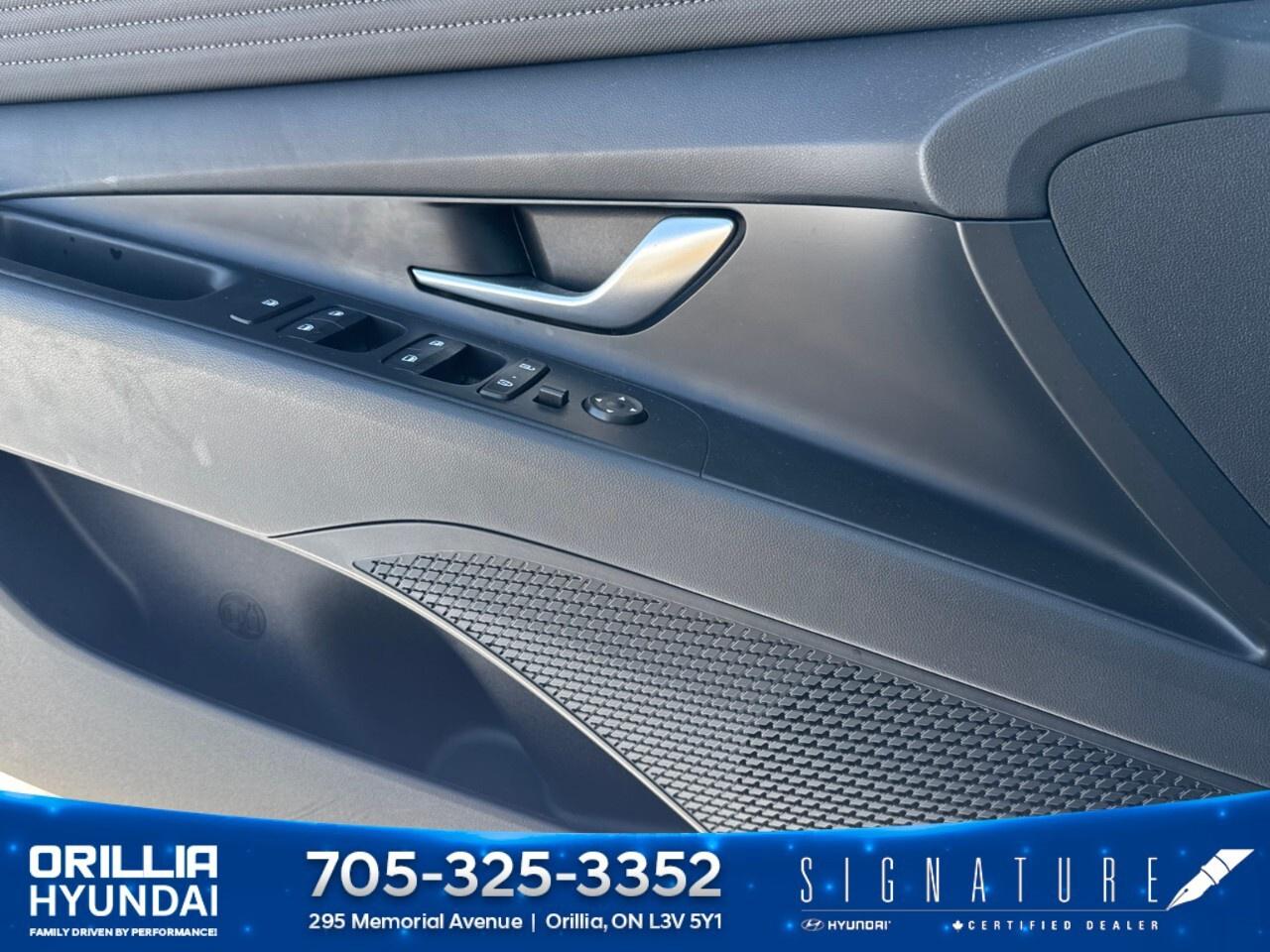 2023 Hyundai Elantra Preferred IVT Photo