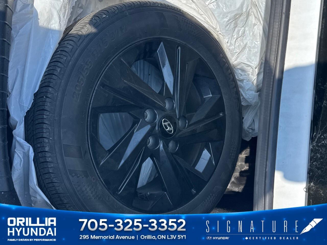 2023 Hyundai Elantra Preferred IVT Photo