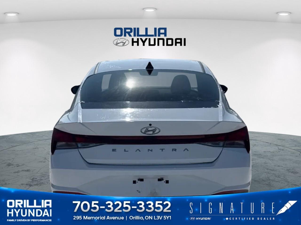 2023 Hyundai Elantra Preferred IVT Photo3