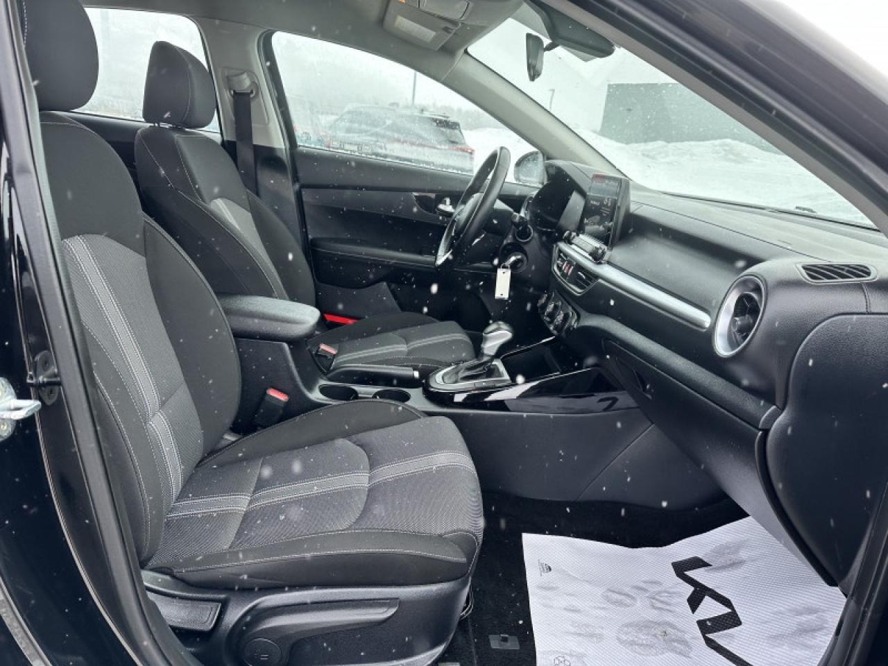 2022 Kia Forte5 EX Photo