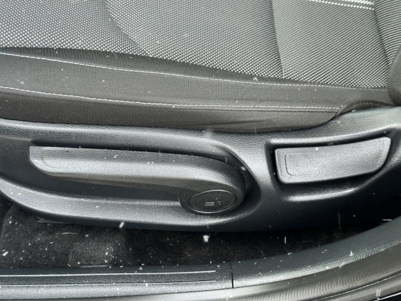 2022 Kia Forte5 EX Photo