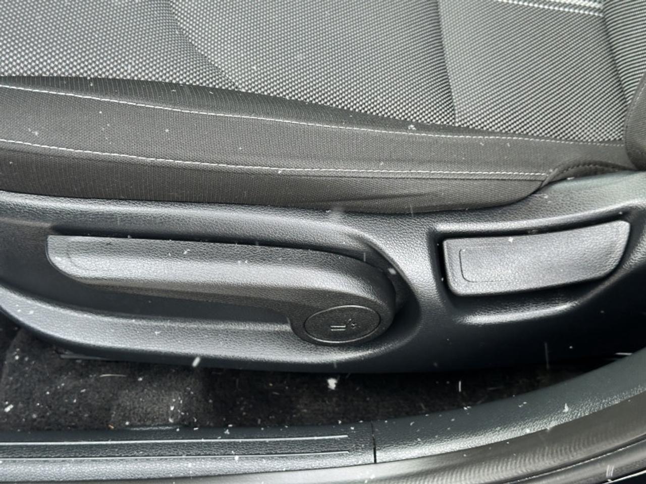 2022 Kia Forte5 EX Photo