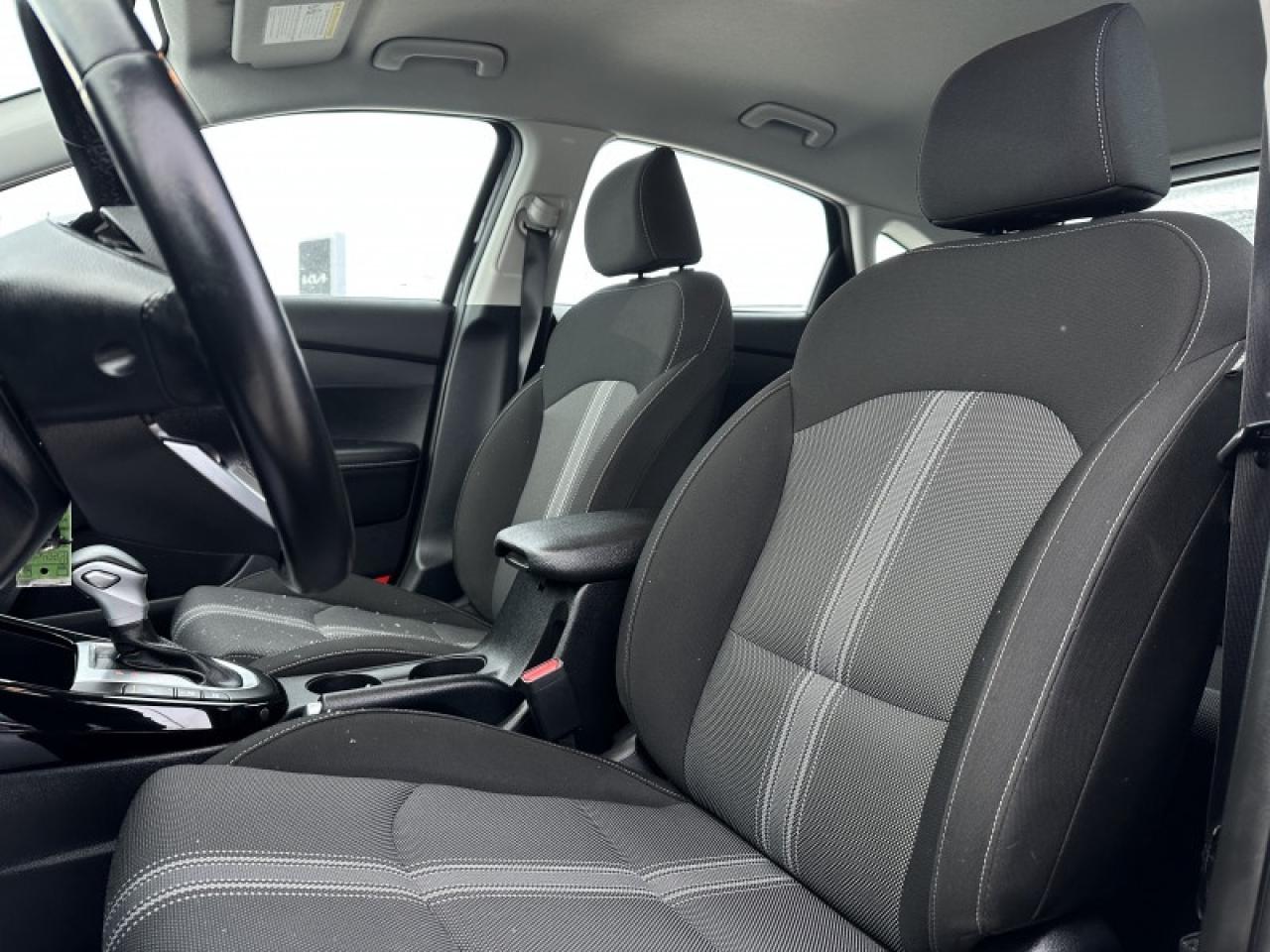 2022 Kia Forte5 EX Photo