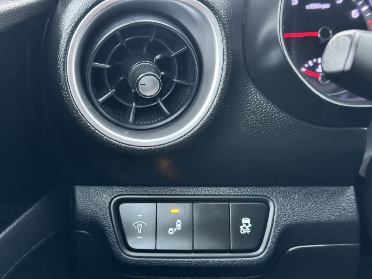 2022 Kia Forte5 EX Photo