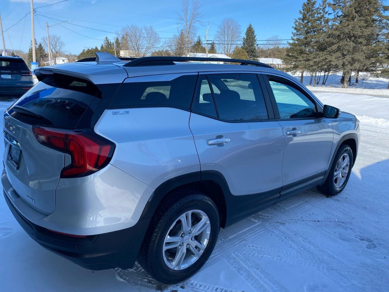 2021 GMC Terrain AWD SLE Photo3