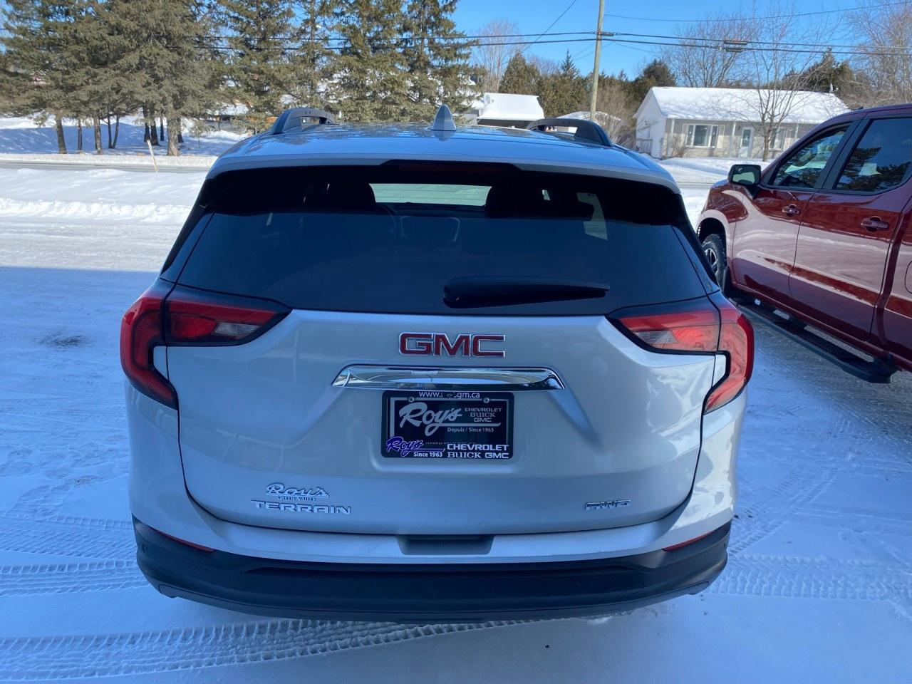 2021 GMC Terrain AWD SLE Photo2