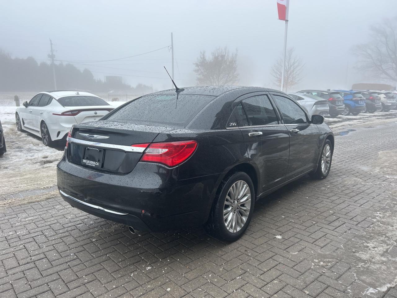 2011 Chrysler 200 Limited V6   Nav   Sunroof   Leather  Heated Seats Photo