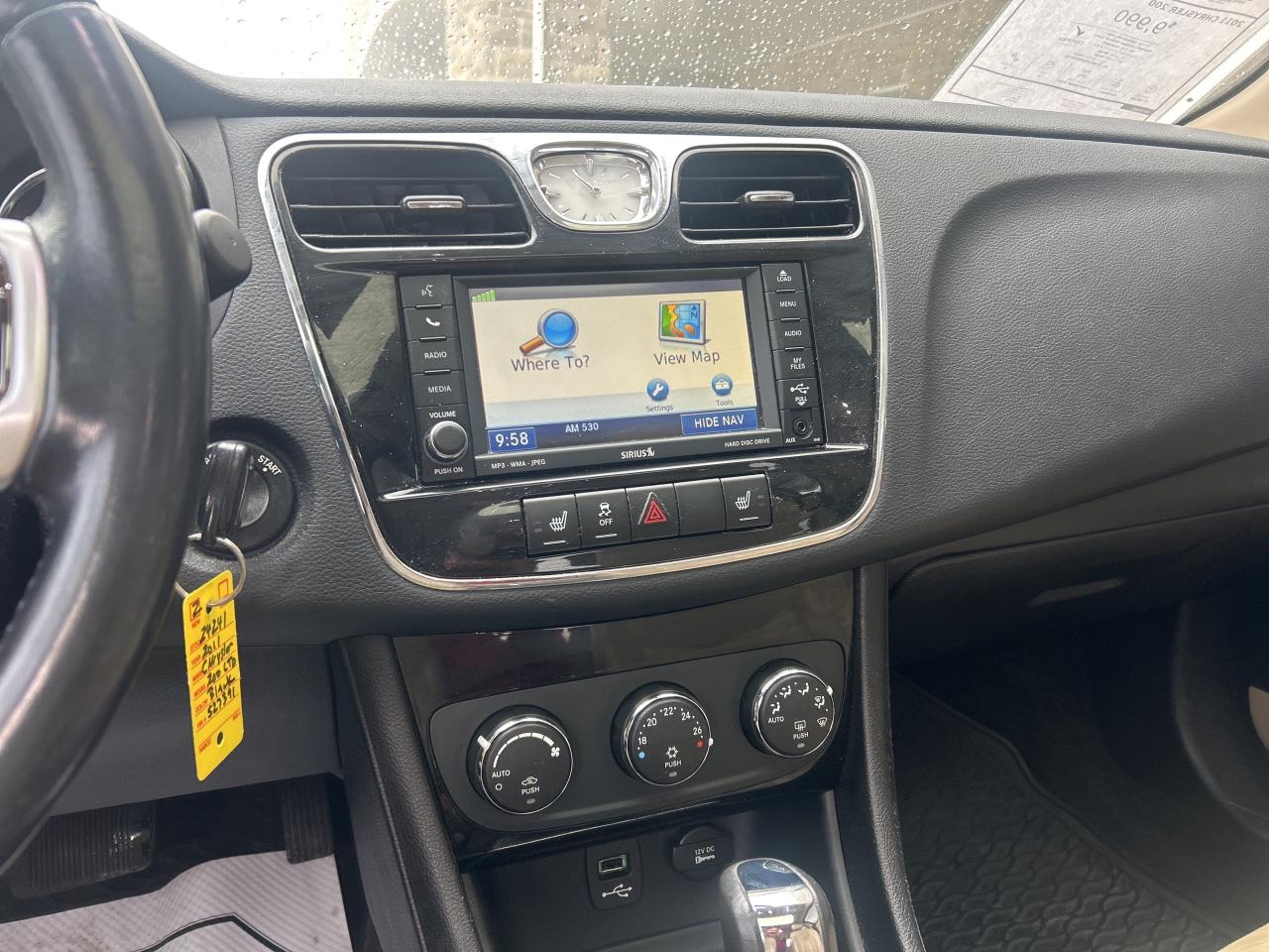 2011 Chrysler 200 Limited V6   Nav   Sunroof   Leather  Heated Seats Photo