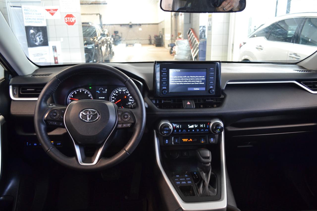 2022 Toyota RAV4 XLE Photo3