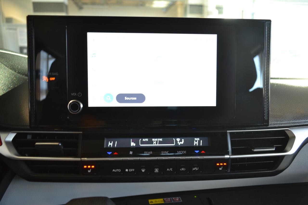 2025 Toyota Sienna LE 8-Passenger Photo