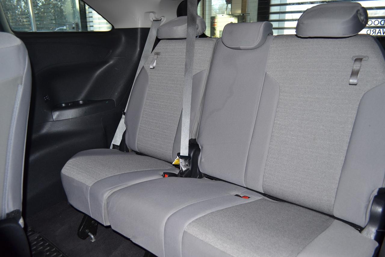 2025 Toyota Sienna LE 8-Passenger Photo
