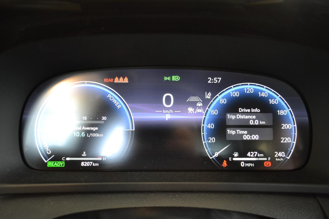 2025 Toyota Crown Signia Limited Photo