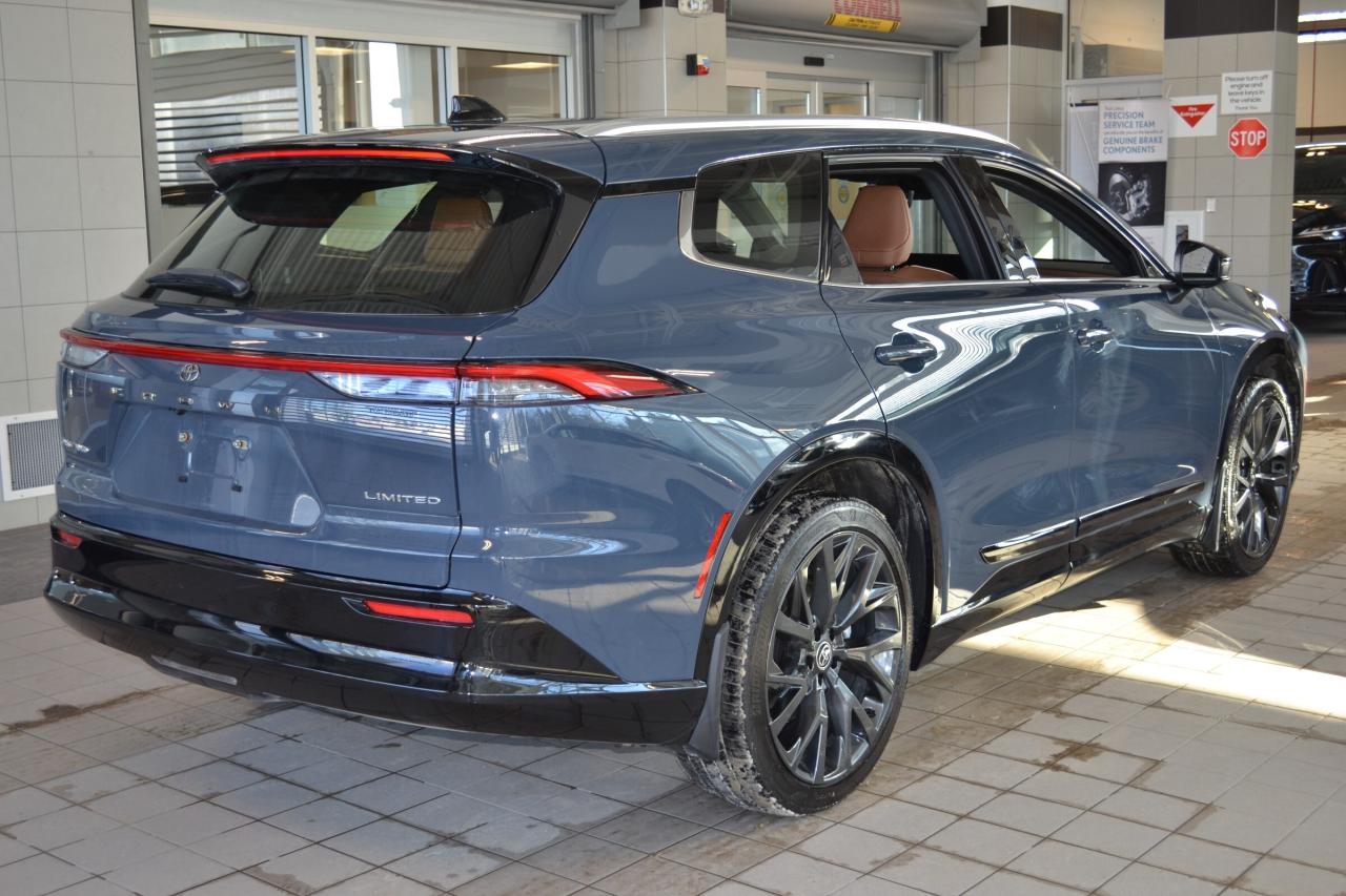 2025 Toyota Crown Signia Limited Photo