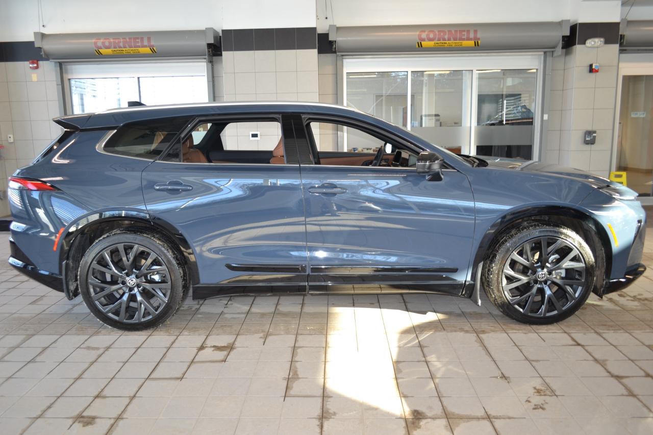 2025 Toyota Crown Signia Limited Photo