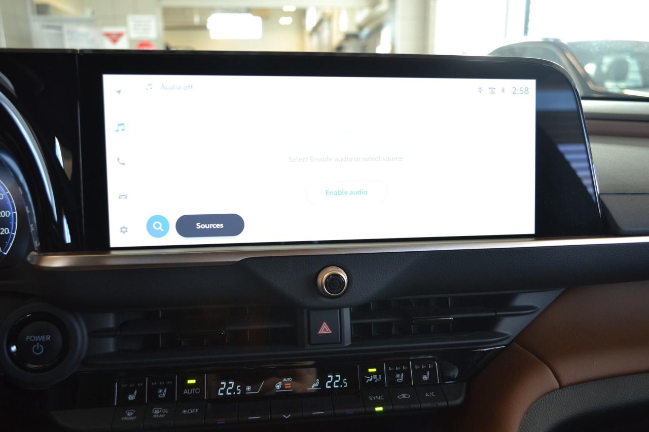 2025 Toyota Crown Signia Limited Photo