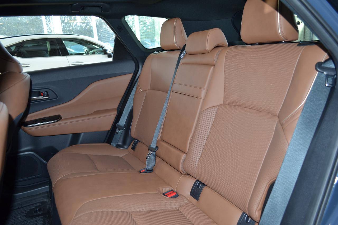 2025 Toyota Crown Signia Limited Photo