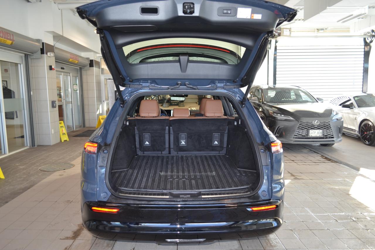 2025 Toyota Crown Signia Limited Photo