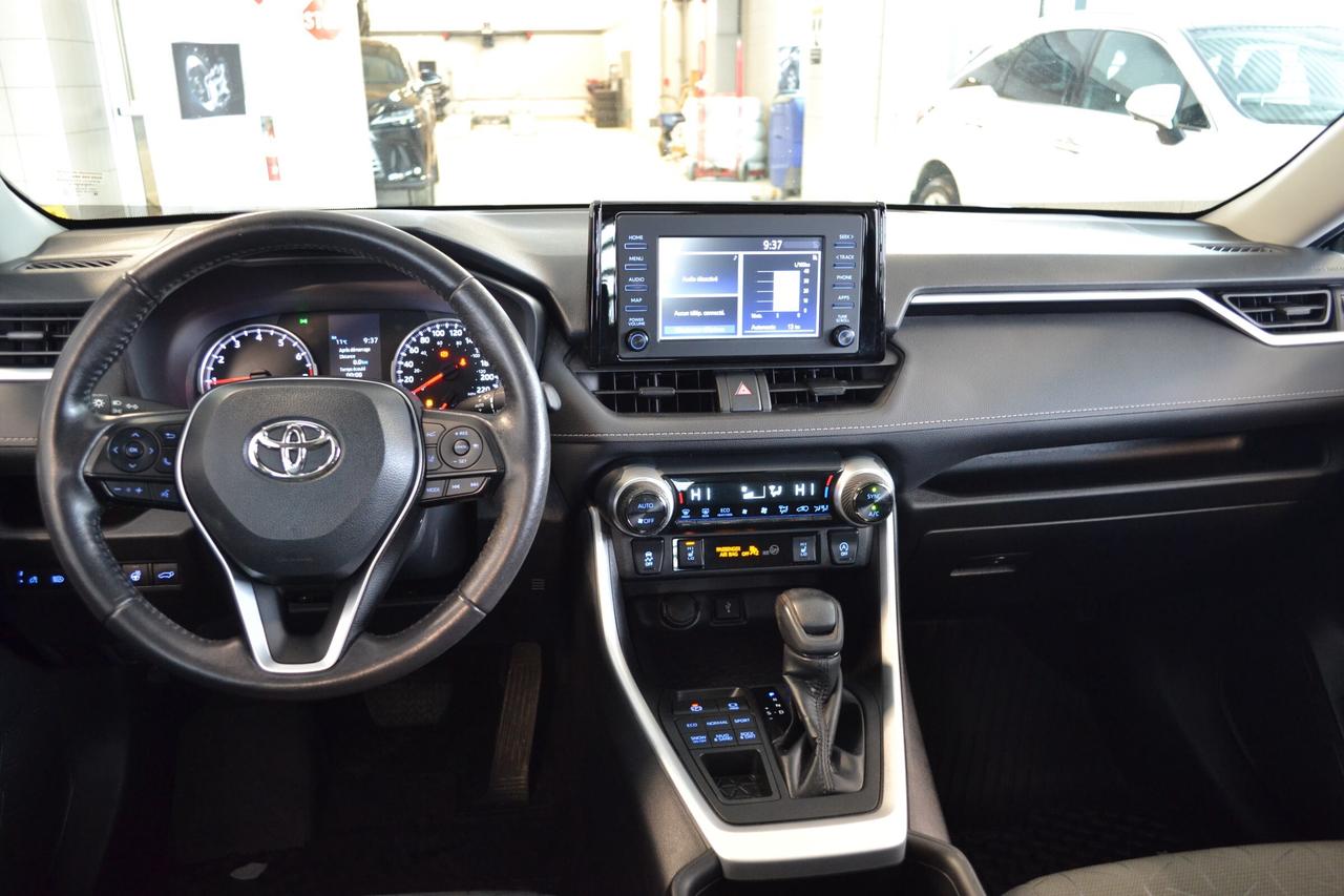 2022 Toyota RAV4 XLE Photo