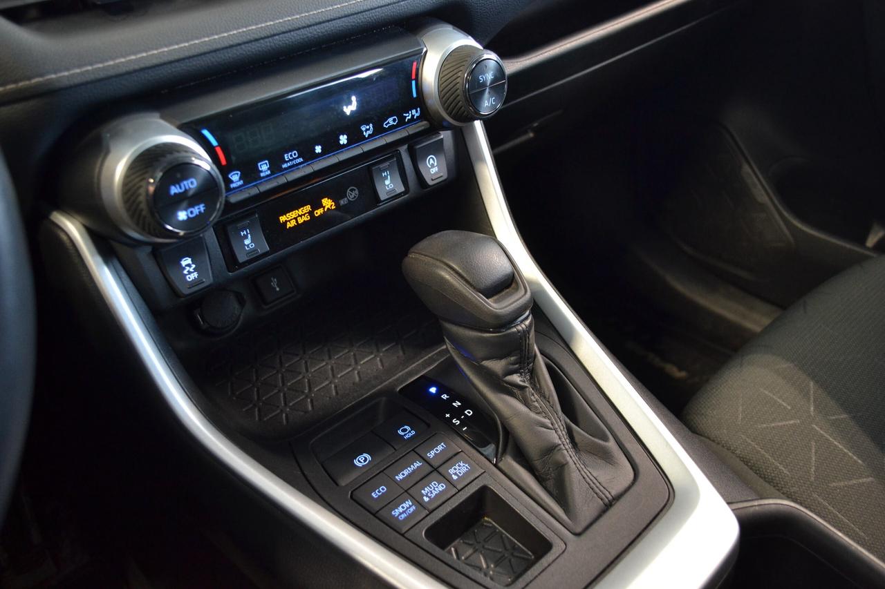 2022 Toyota RAV4 XLE Photo