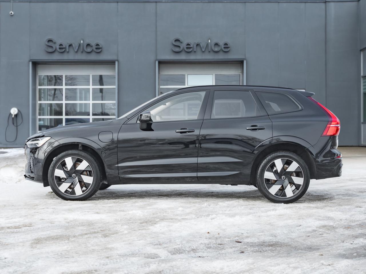 2025 Volvo XC60 Plug-In Hybrid T8 AWD Plus Dark Theme  LOW KM  CPO RATE FR 3.49%* Photo