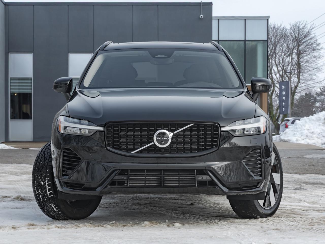 2025 Volvo XC60 Plug-In Hybrid T8 AWD Plus Dark Theme  LOW KM  CPO RATE FR 3.49%* Photo