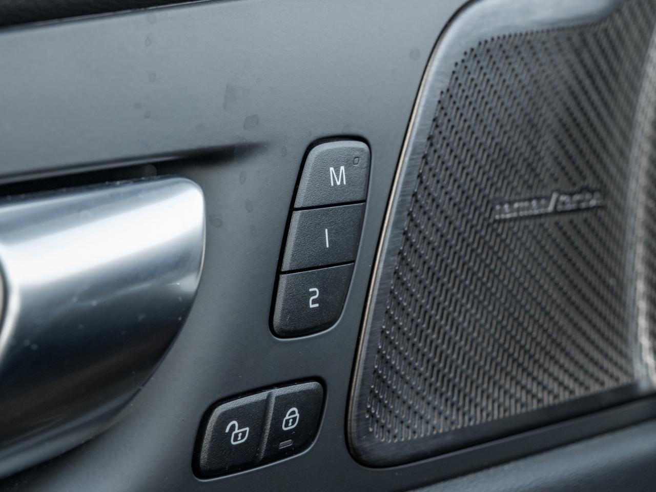 2025 Volvo XC60 Plug-In Hybrid T8 AWD Plus Dark Theme  LOW KM  CPO RATE FR 3.49%* Photo