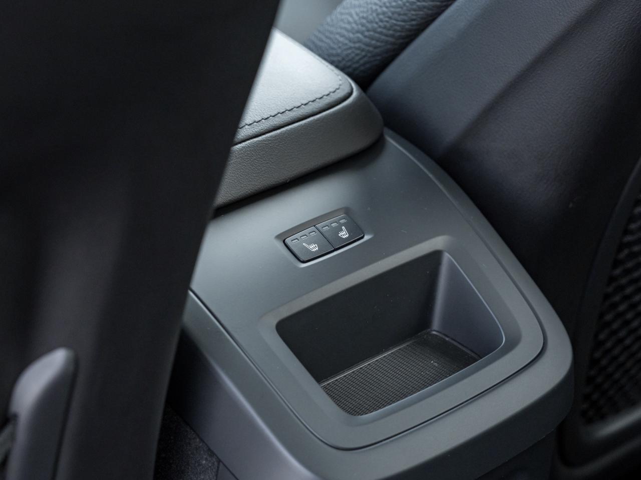 2025 Volvo XC60 Plug-In Hybrid T8 AWD Plus Dark Theme  LOW KM  CPO RATE FR 3.49%* Photo