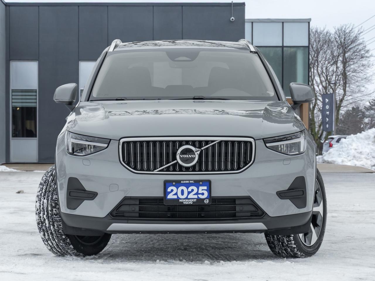 2025 Volvo XC40 B5 AWD Core  20" ALLOY WHEELS  CLIMATE PACK  CPO Photo
