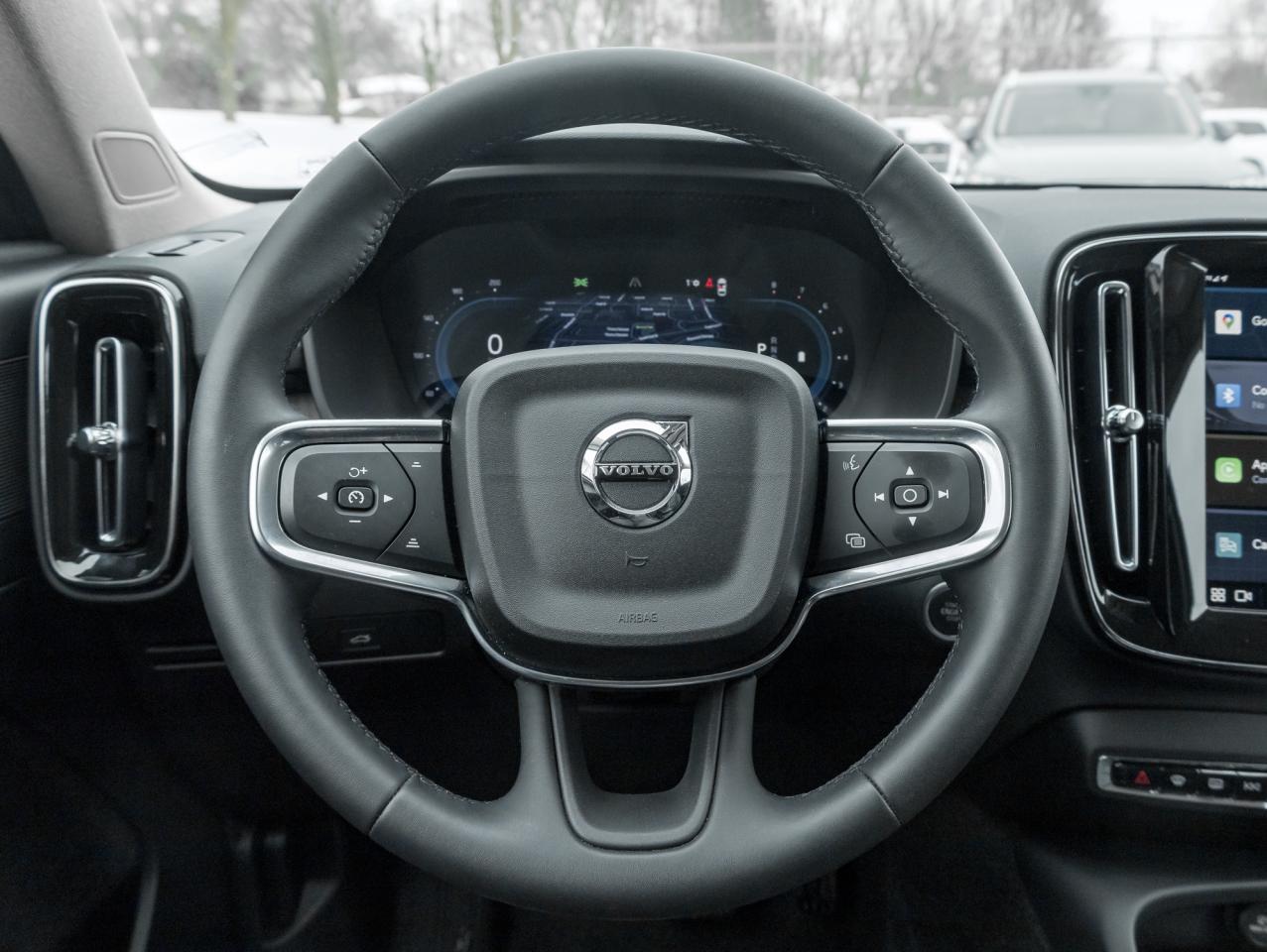 2025 Volvo XC40 B5 AWD Core  20" ALLOY WHEELS  CLIMATE PACK  CPO Photo