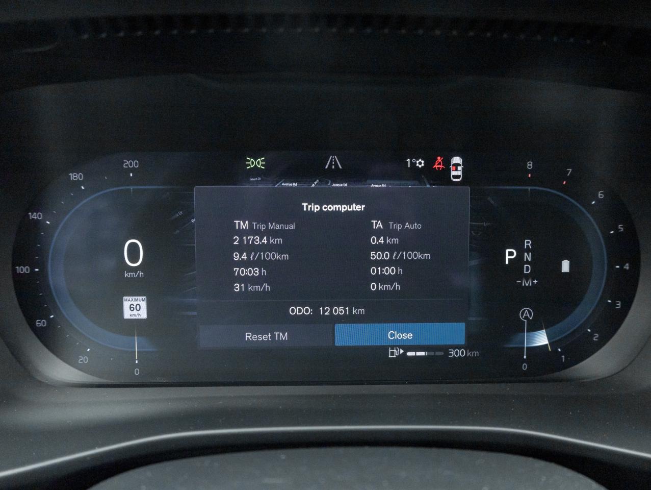 2025 Volvo XC40 B5 AWD Core  20" ALLOY WHEELS  CLIMATE PACK  CPO Photo