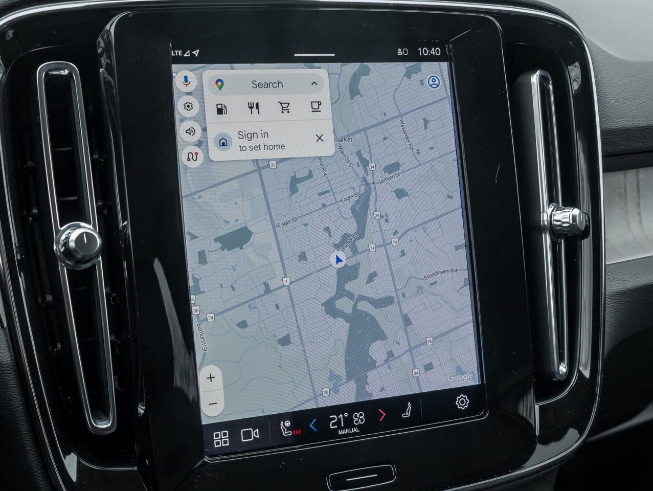 2025 Volvo XC40 B5 AWD Core  20" ALLOY WHEELS  CLIMATE PACK  CPO Photo