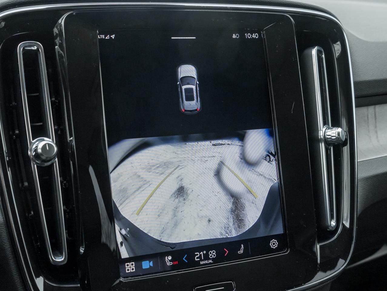 2025 Volvo XC40 B5 AWD Core  20" ALLOY WHEELS  CLIMATE PACK  CPO Photo