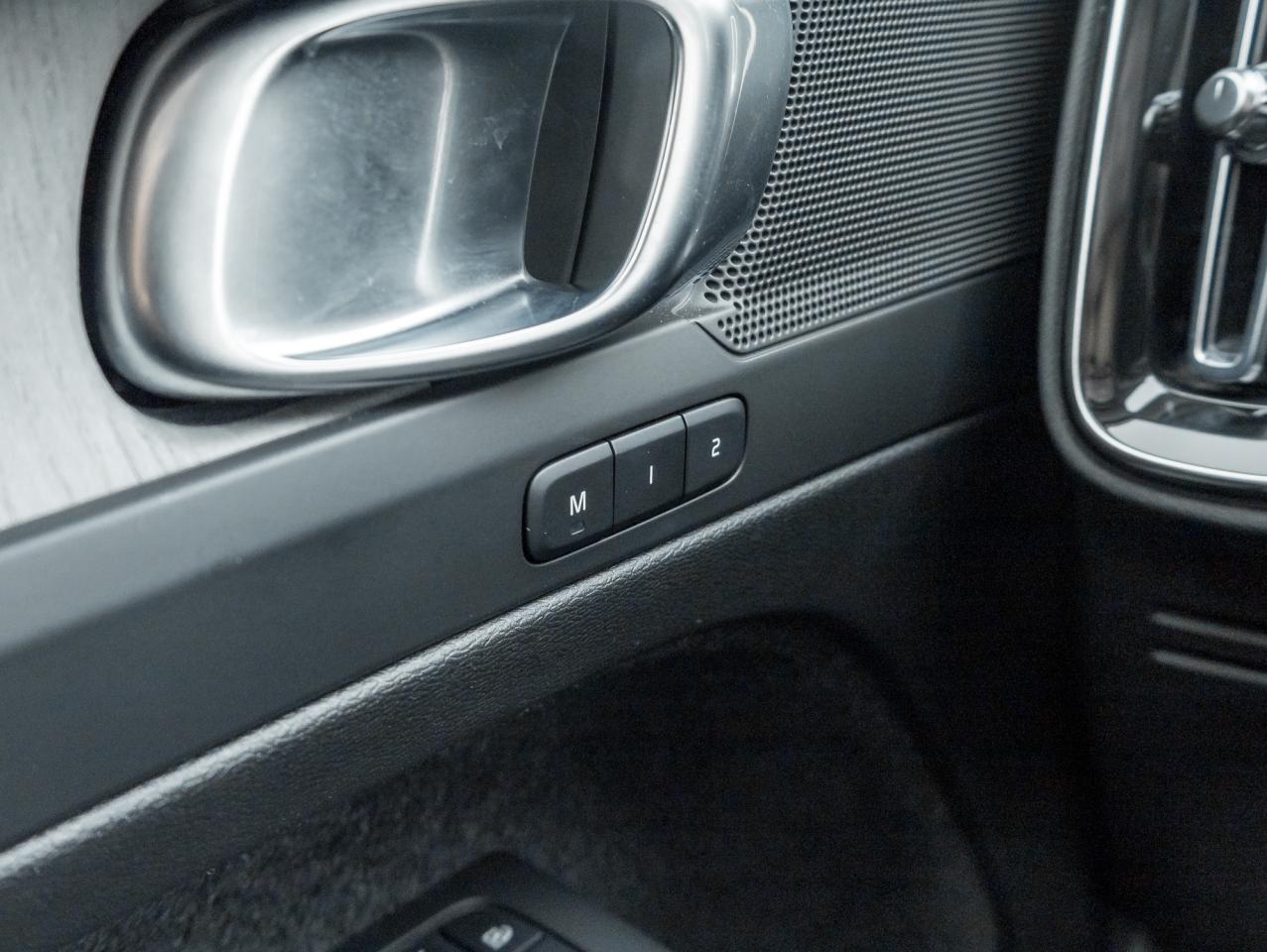 2025 Volvo XC40 B5 AWD Core  20" ALLOY WHEELS  CLIMATE PACK  CPO Photo