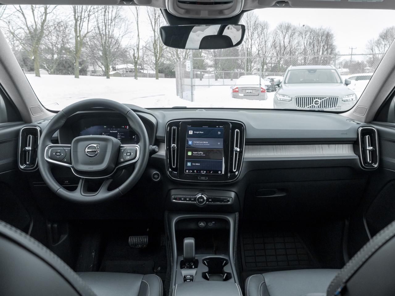 2025 Volvo XC40 B5 AWD Core  20" ALLOY WHEELS  CLIMATE PACK  CPO Photo