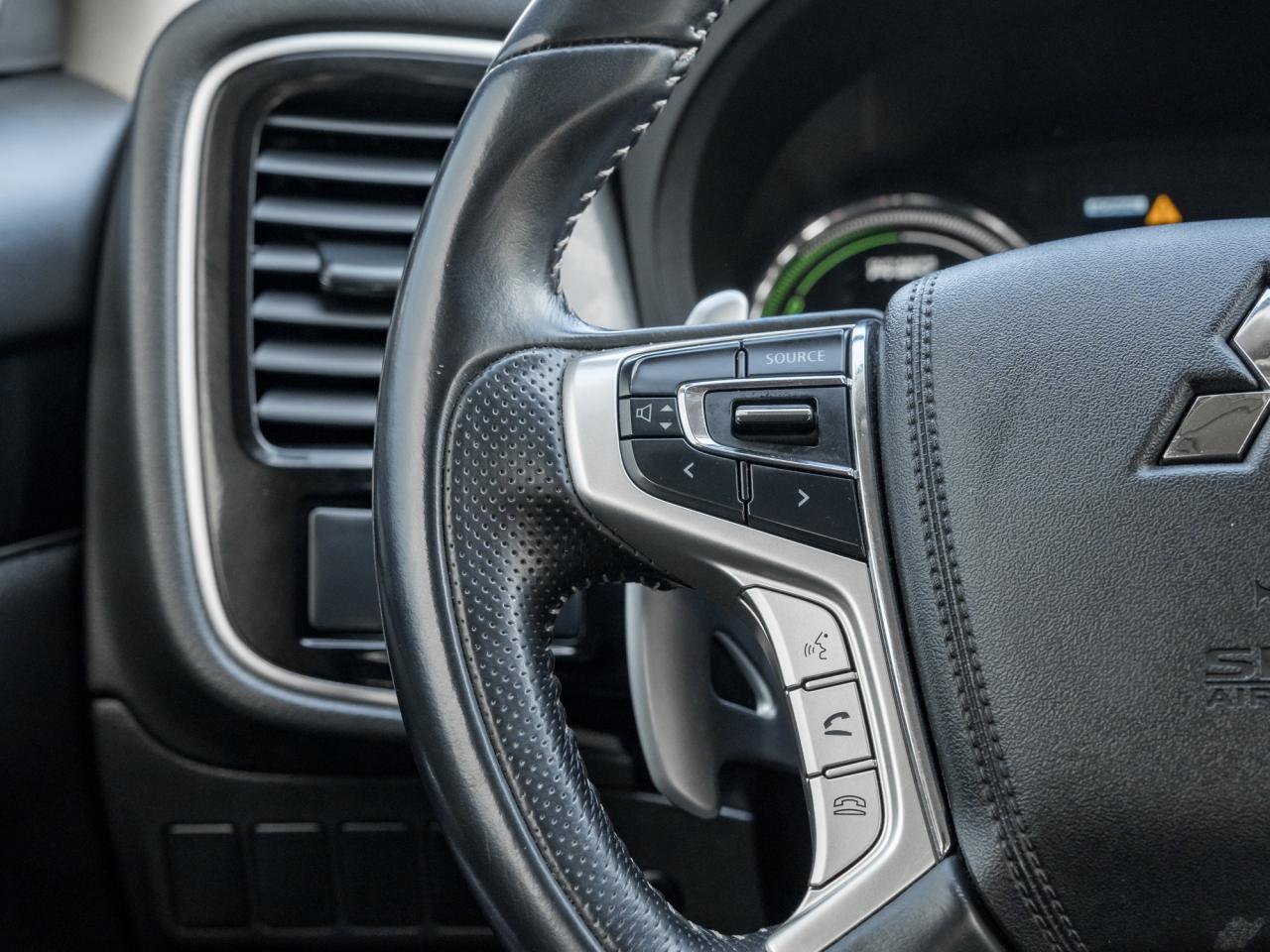 2020 Mitsubishi Outlander PHEV SE S-AWC  SAEFTY CERTIFIED FINANCE AS LOW AS 6.49% Photo