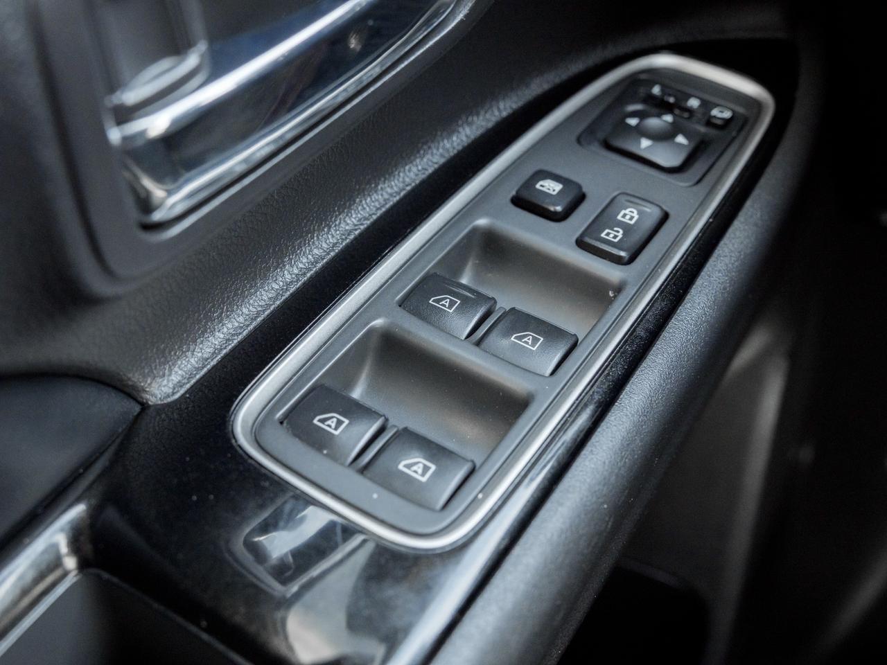 2020 Mitsubishi Outlander PHEV SE S-AWC  SAEFTY CERTIFIED FINANCE AS LOW AS 6.49% Photo