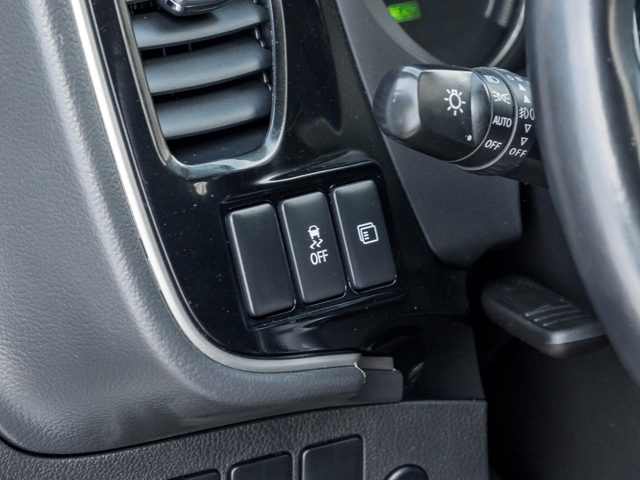 2020 Mitsubishi Outlander PHEV SE S-AWC  SAEFTY CERTIFIED FINANCE AS LOW AS 6.49% Photo