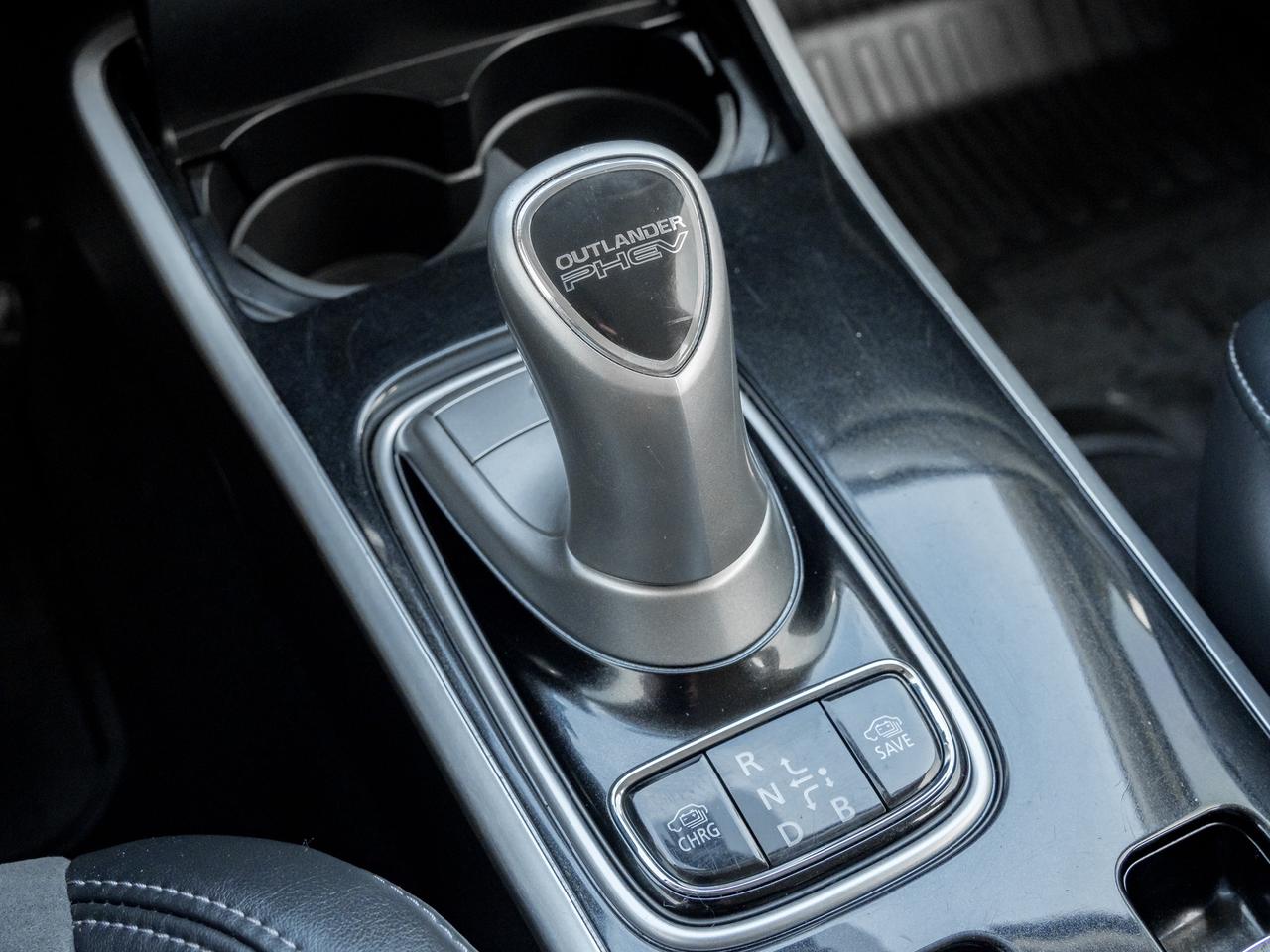 2020 Mitsubishi Outlander PHEV SE S-AWC  SAEFTY CERTIFIED FINANCE AS LOW AS 6.49% Photo