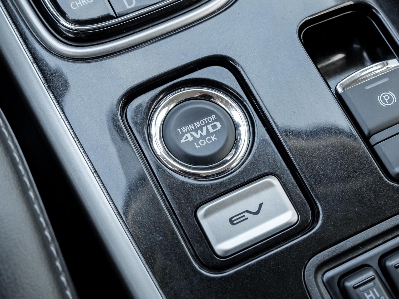 2020 Mitsubishi Outlander PHEV SE S-AWC  SAEFTY CERTIFIED FINANCE AS LOW AS 6.49% Photo