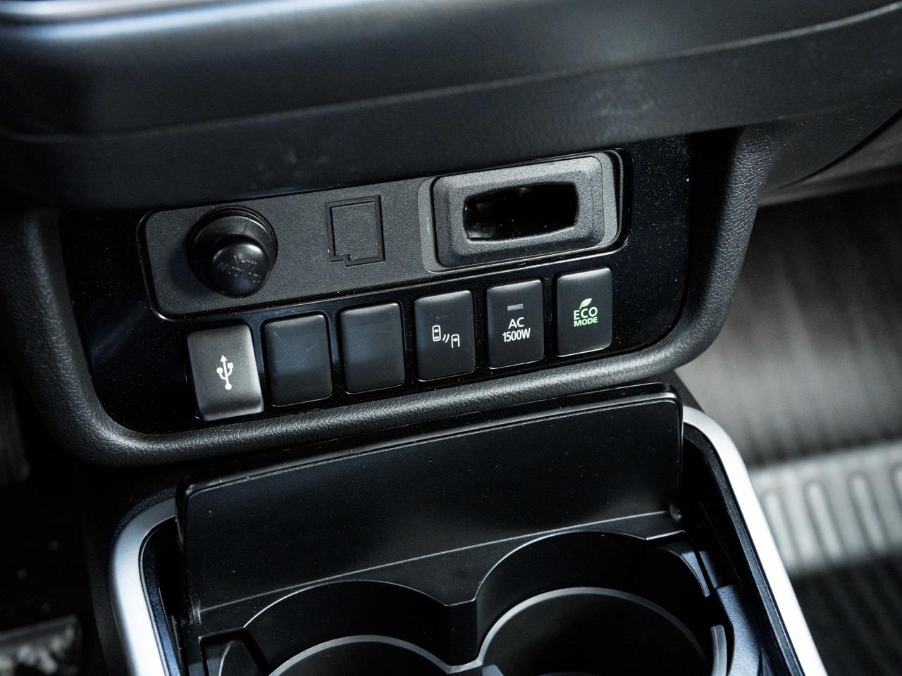 2020 Mitsubishi Outlander PHEV SE S-AWC  SAEFTY CERTIFIED FINANCE AS LOW AS 6.49% Photo